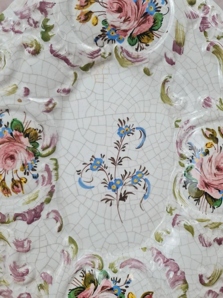 Plato antiguo de loza con decoración floral pintada a mano 🌸 Siglo XIX – photo 2